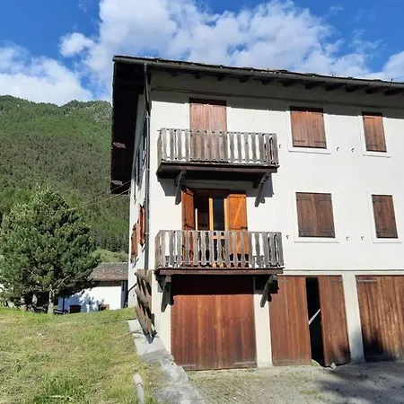 Con 2 Da Letto E Balcone Champoluc